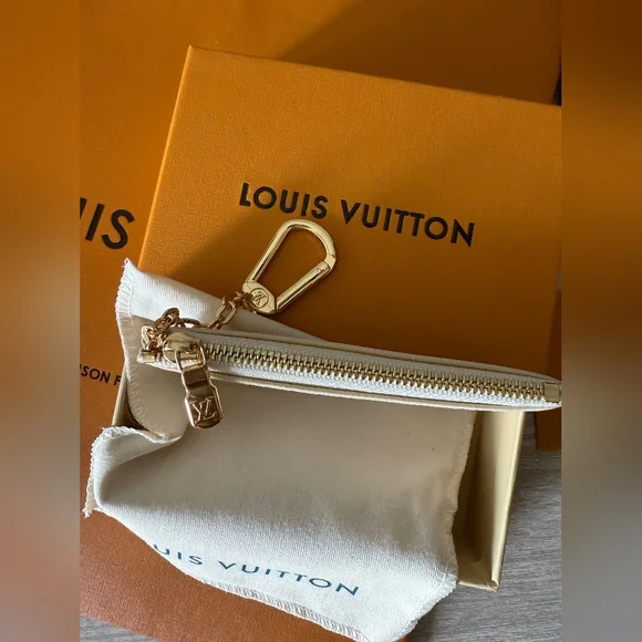 Louis Vuitton Damier Azur Key Pouch - Picture 11 of 13